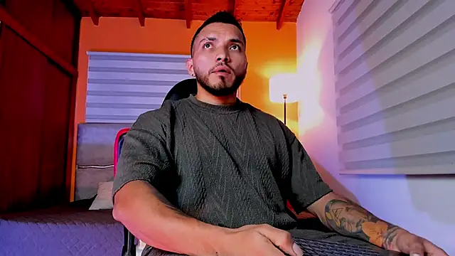 maximusclark1 online show from February 23, 2026, 11:13 pm