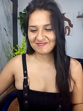 Snapshot of elena_jonees chatting on April 29, 2026, 8:37 pm elena jonees online show from April 29, 2026, 8:37 pm