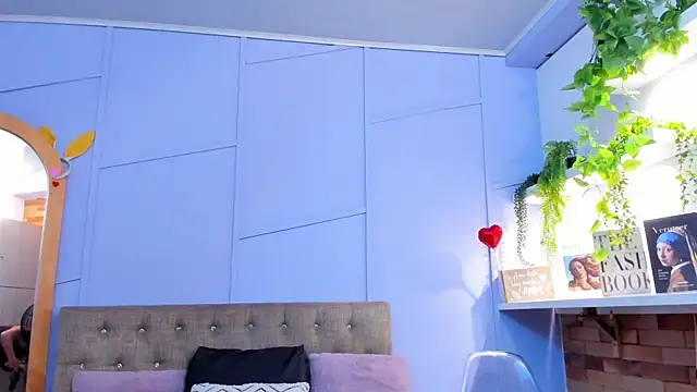 nathalie rossel online show from September 9, 2025, 7:52 am