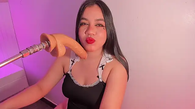 emma smile online show from April 12, 2026, 12:54 pm