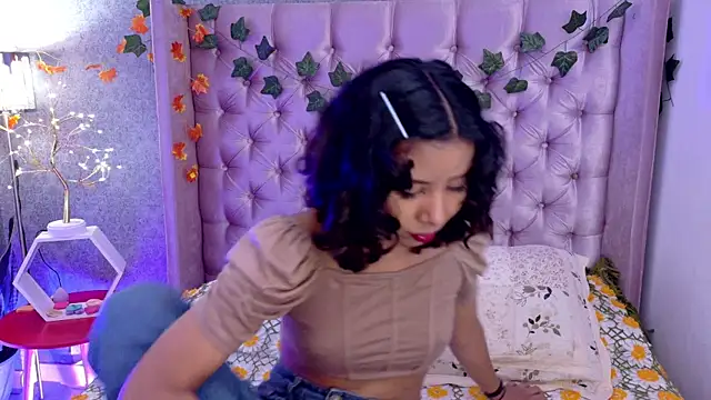 Akane Uwu online show from November 6, 2025, 3:35 pm