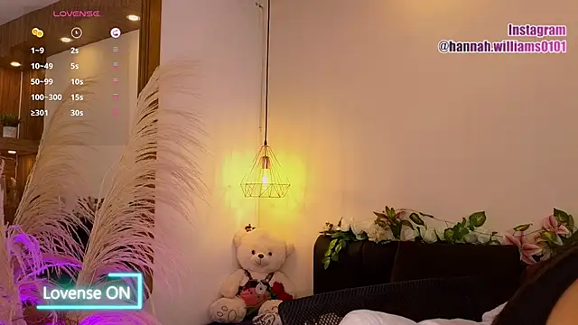 Hannah williams1 online show from November 20, 2025, 2:28 pm