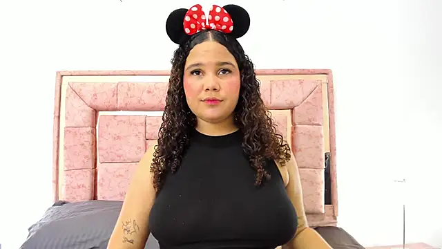 zoee lovv online show from January 23, 2025, 3:05 am