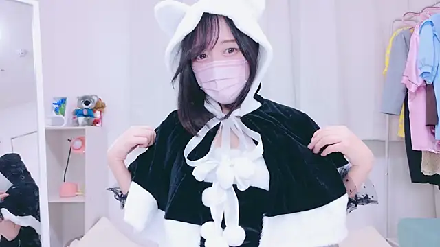 Snapshot of Yurie_ chatting on December 15, 2024, 10:07 am Yurie  online show from December 15, 2024, 10:07 am