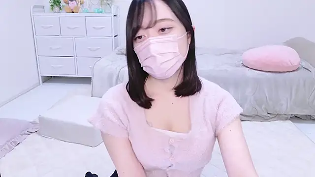 Snapshot of Yurie_ chatting on February 8, 2025, 11:01 am Yurie  online show from February 8, 2025, 11:01 am