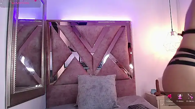 Snapshot of Naomi_Brown1_ chatting on November 7, 2025, 1:00 pm Naomi Brown1 online show from November 7, 2025, 1:00 pm