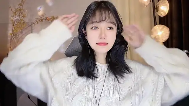 xiaodaibabyy online show from January 6, 2025, 11:18 am