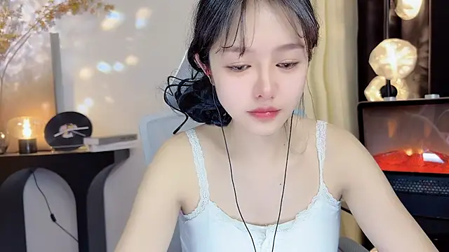 xiaodaibabyy online show from February 1, 2025, 4:54 pm