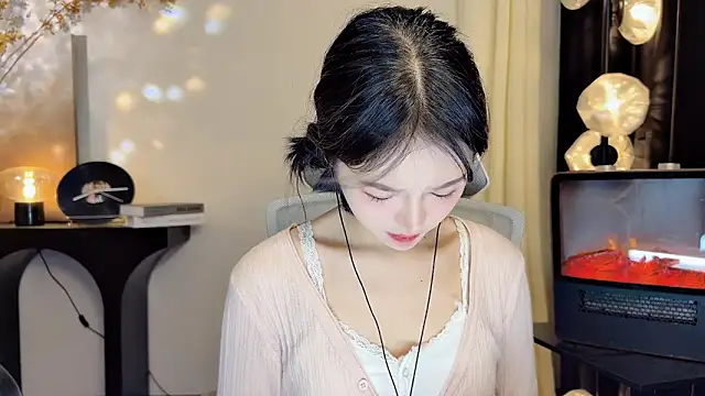 xiaodaibabyy online show from February 10, 2025, 4:25 pm