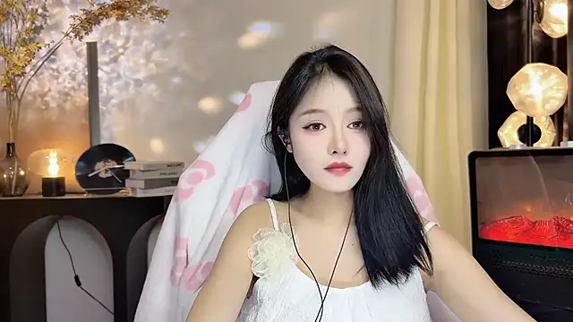 xiaodaibabyy online show from February 25, 2025, 4:21 pm