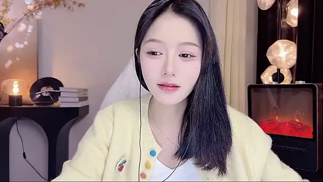 xiaodaibabyy online show from March 6, 2025, 1:14 pm