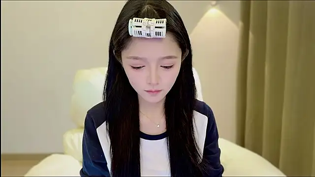 xiaodaibabyy online show from November 2, 2025, 1:46 pm