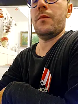 Snapshot of Ibag01 chatting on October 3, 2025, 8:39 pm Ibag01 online show from October 3, 2025, 8:39 pm