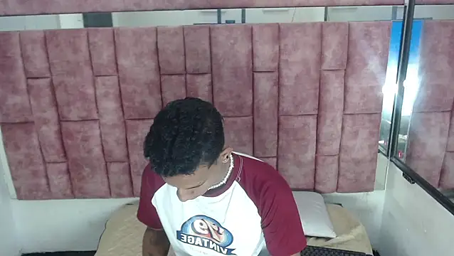 AbrahanBratz online show from January 15, 2026, 2:43 pm