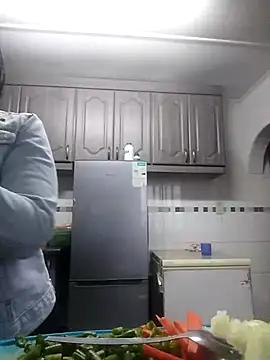 Feathergal69  online show from September 23, 2025, 2:31 pm