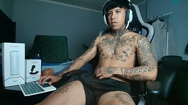 Nickhot0609 online show from September 16, 2025, 11:33 am