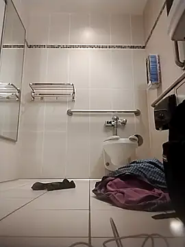 axelongshaft69 online show from December 3, 2025, 11:36 pm