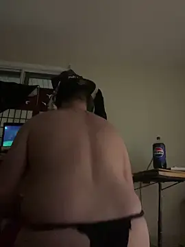 Snapshot of Tipute1987 chatting on December 20, 2024, 8:17 am Tipute1987 online show from December 20, 2024, 8:17 am