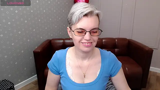 Snapshot of Cutie_Erikaa1 chatting on April 28, 2026, 2:10 am Cutie Erikaa1 online show from April 28, 2026, 2:10 am