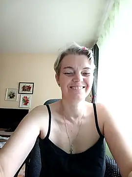 Snapshot of Cutie_Erikaa1 chatting on June 16, 2026, 3:53 am Cutie Erikaa1 online show from June 16, 2026, 3:53 am
