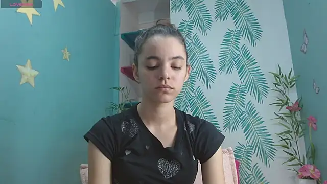 Mia-kalinfa online show from December 1, 2024, 4:29 pm