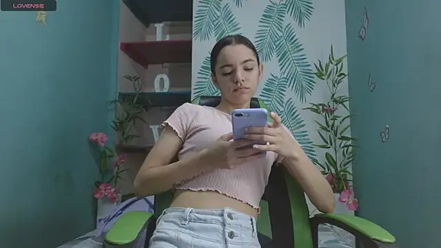 Mia-kalinfa online show from December 30, 2024, 12:20 pm