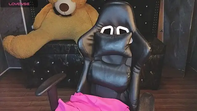 Kitty fox b online show from November 29, 2025, 1:03 pm