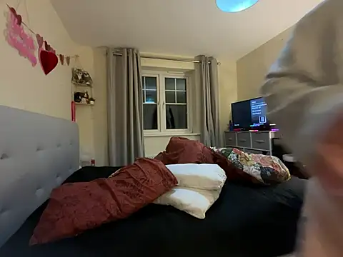 Tallulah-mae-xoxox online show from March 17, 2025, 8:40 pm