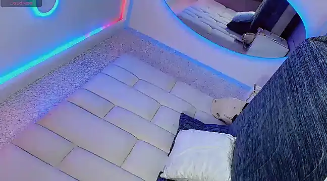 Hallyhott online show from March 3, 2025, 4:25 am