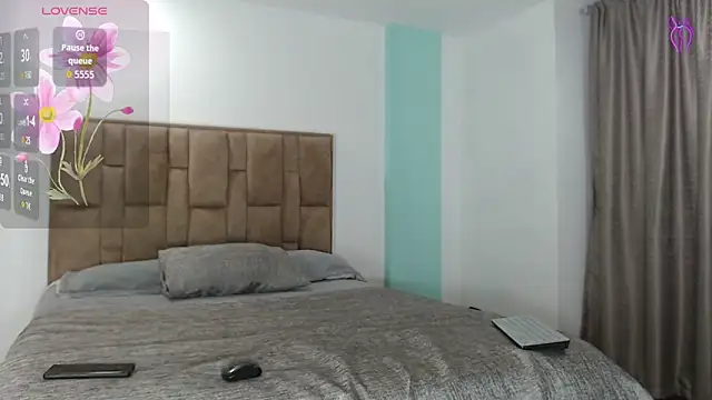 aleejhandraa online show from October 19, 2025, 11:27 pm