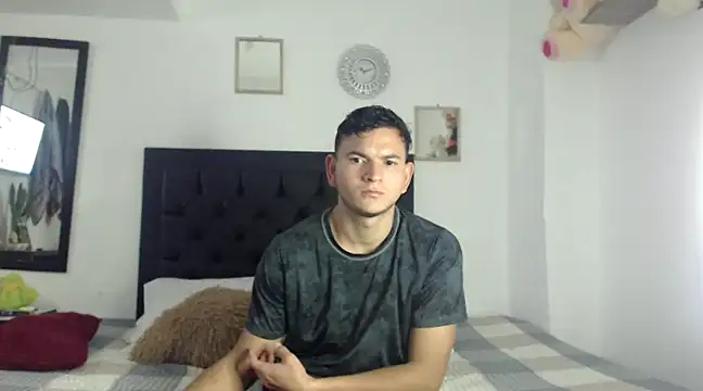 Latin Boy24 online show from December 31, 2024, 6:46 pm