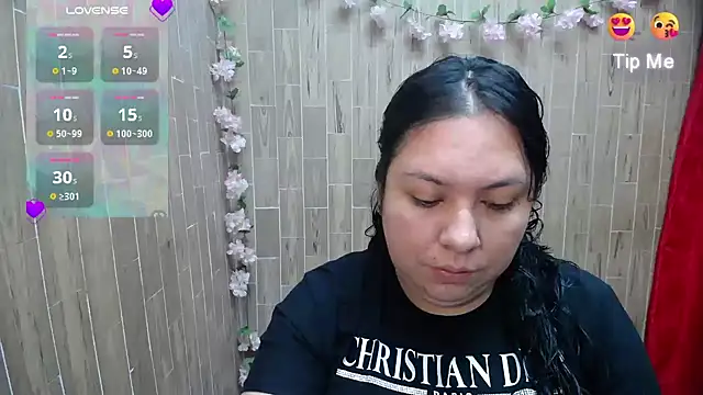 solyeria online show from March 25, 2026, 3:51 pm