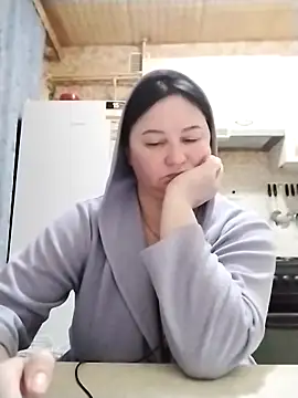 Snapshot of Holly-69 chatting on March 3, 2025, 8:43 pm Holly-69 online show from March 3, 2025, 8:43 pm