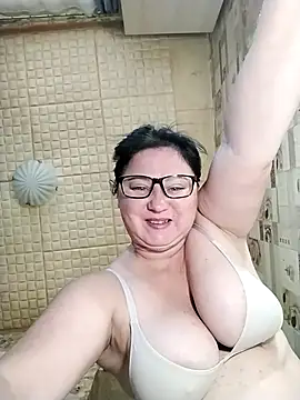 Snapshot of Holly-69 chatting on September 26, 2025, 9:35 am Holly-69 online show from September 26, 2025, 9:35 am