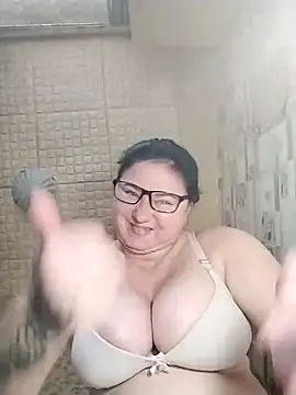 Snapshot of Holly-69 chatting on November 23, 2025, 11:10 am Holly-69 online show from November 23, 2025, 11:10 am