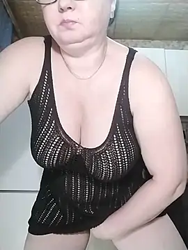 Snapshot of Holly-69 chatting on January 9, 2026, 8:32 pm Holly-69 online show from January 9, 2026, 8:32 pm