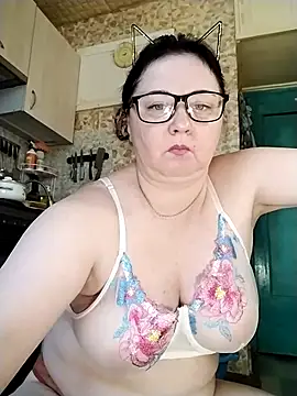 Holly-69 online show from June 12, 2026, 10:47 am