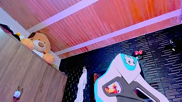 missycanoo online show from September 18, 2025, 2:19 pm