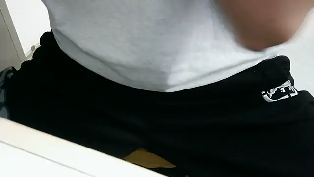 XiaoGuoGuo284512 online show from January 31, 2025, 8:43 am