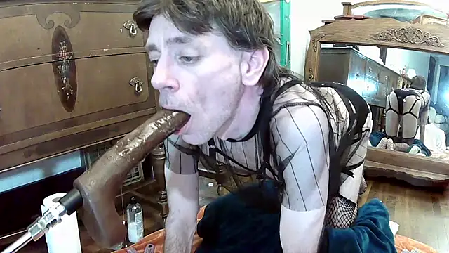 Snapshot of MaxJr8008 chatting on October 3, 2025, 6:43 am MaxJr8008 online show from October 3, 2025, 6:43 am