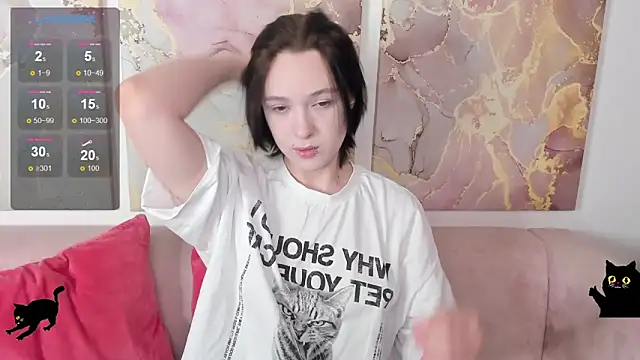 fiamoory online show from April 12, 2026, 1:21 am