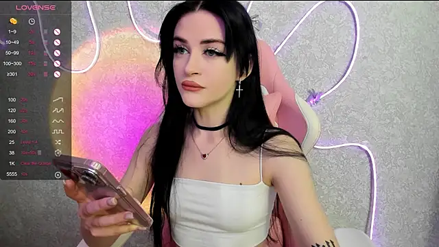 Molly Crystall online show from June 11, 2026, 2:11 am