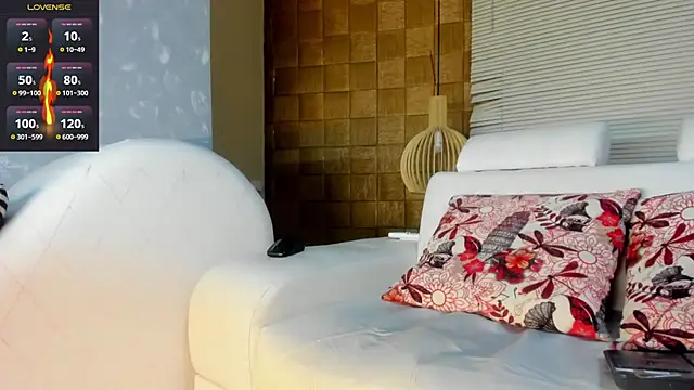 Snapshot of TOWERS21_ chatting on February 12, 2025, 7:56 pm TOWERS21 online show from February 12, 2025, 7:56 pm