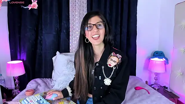  jade white  online show from March 18, 2025, 12:36 pm