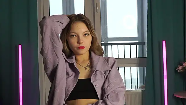 norakisses online show from December 5, 2024, 7:05 am