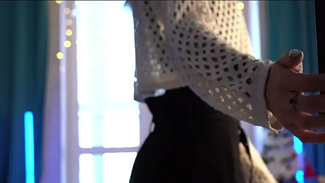 norakisses online show from December 19, 2024, 8:23 am