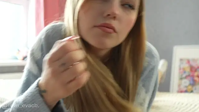 norakisses online show from March 6, 2025, 9:58 am