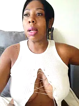 Snapshot of IsabellaaSmith chatting on February 13, 2025, 3:24 pm IsabellaaSmith online show from February 13, 2025, 3:24 pm