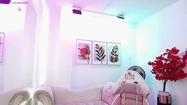 Ema louis  online show from March 13, 2026, 12:34 pm