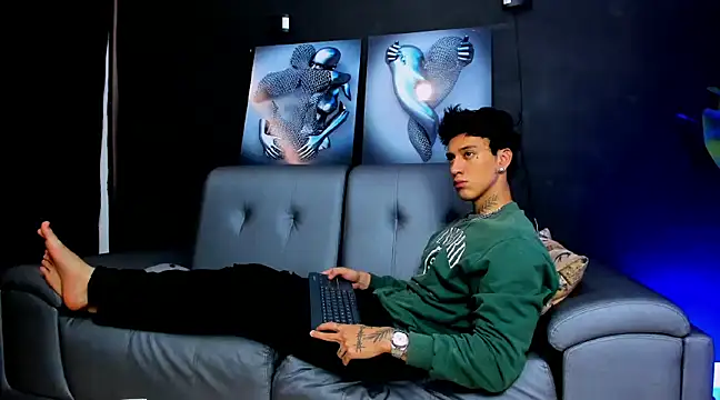 JUSTIN FULLER1 online show from December 5, 2024, 3:06 pm